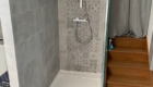 Salle de bain clé en main - Carreaux de ciment, gris en blanc